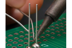 초보자를 위한 PCB 설계 지침의 스루홀